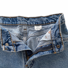 Load image into Gallery viewer, Vintage Levis 565 Wide Leg 12Y
