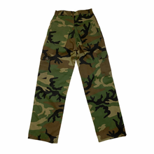 Load image into Gallery viewer, 90’s Wide Left Camo Pants W26”
