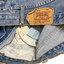 Load image into Gallery viewer, Vintage Levis 501 W32”

