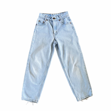 Load image into Gallery viewer, Vintage Light Wash Levis Jeans 8Y
