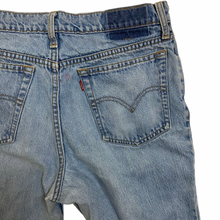 Load image into Gallery viewer, Vintage Levis Straight Leg Jeans W32&quot;
