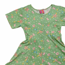Load image into Gallery viewer, 90’s Floral Short Sleeve Romper 7/8Y
