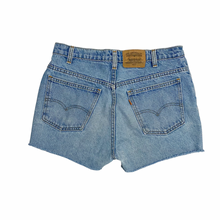 Load image into Gallery viewer, Vintage Levis Shorts Waist 32”
