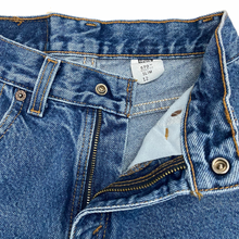 Load image into Gallery viewer, Vintage Levis 570 Shorts 12Y
