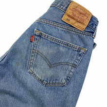 Load image into Gallery viewer, Vintage Levis 501 W32&quot;
